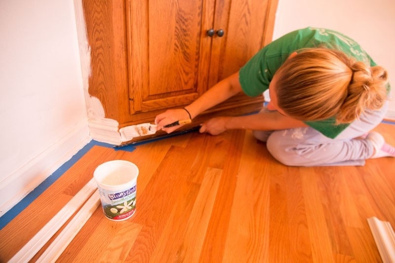 How to Paint Trim and Baseboards Without Tape