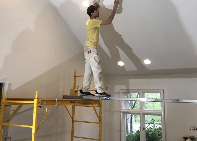 How to Paint a Room With High Ceilings Safely